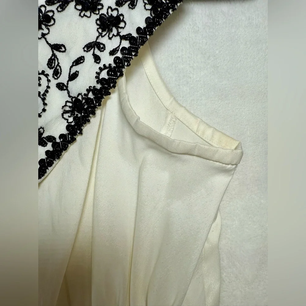 Vintage Laurence Kazar White And Black Beaded Top Size Small work wear 80’s 90’s